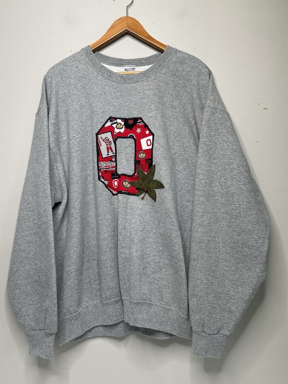 Ohio State Buckeyes Handmade Applique Crewneck Sweatshirt Gray XL Buckeye Leaf